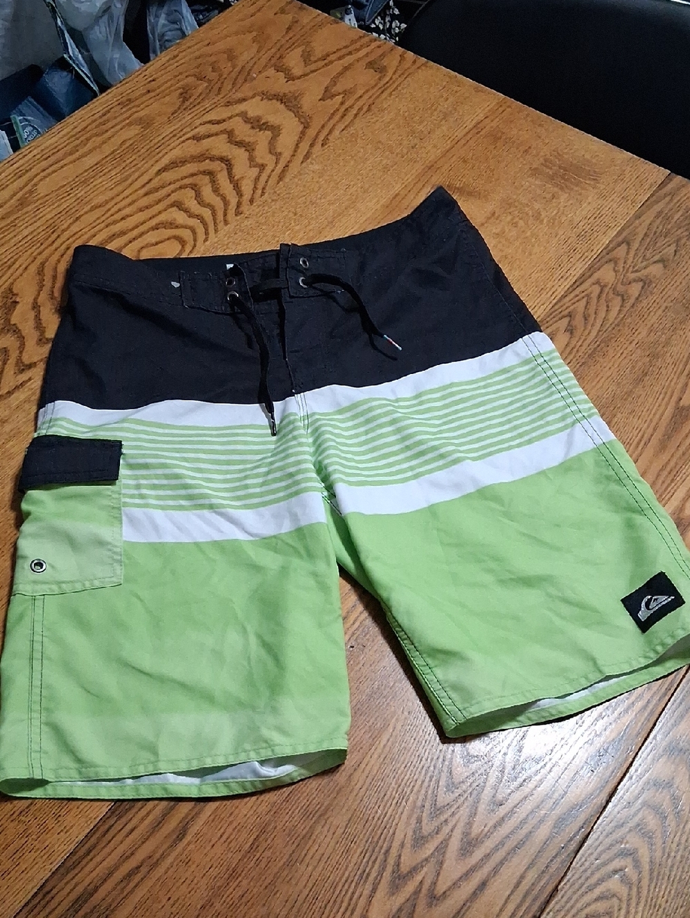 Quiksilver Mens Shorts 28 BOARDSHORTS Preowned Vacation Summer Beach Swim Pool